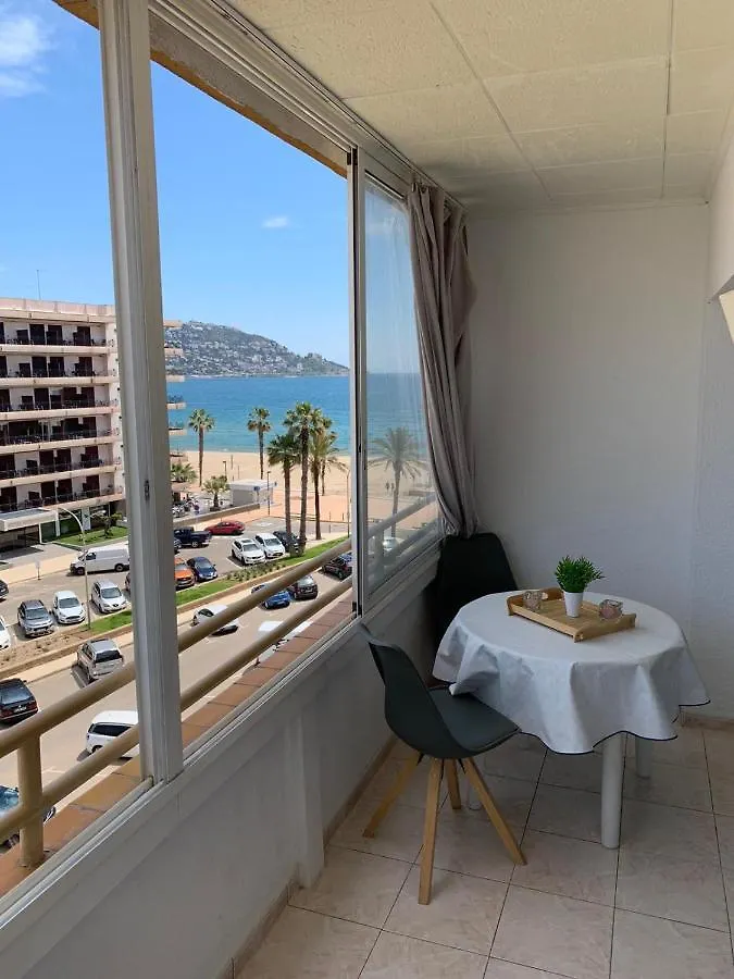 Appartement Première Ligne de mer avec piscine Roses 0*,